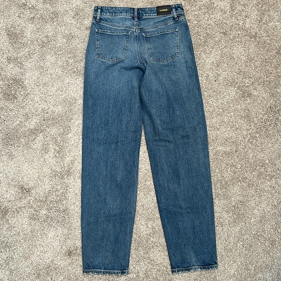 NWT Express Mid Rise Medium Wash Ripped Baggy Tapered Jeans - Picture 4 of 4